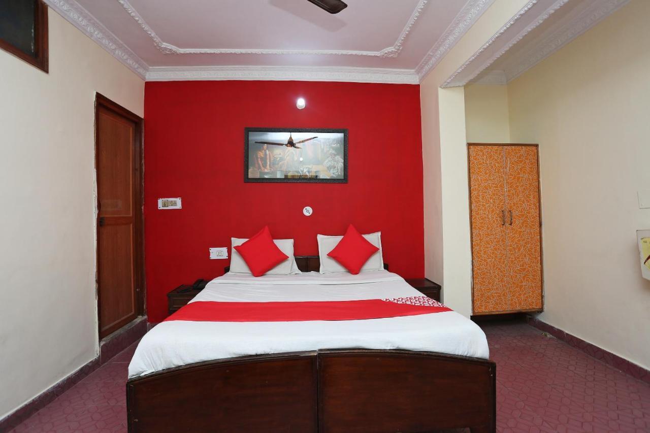 Oyo 39830 Hotel Esquire Mérath Exteriér fotografie