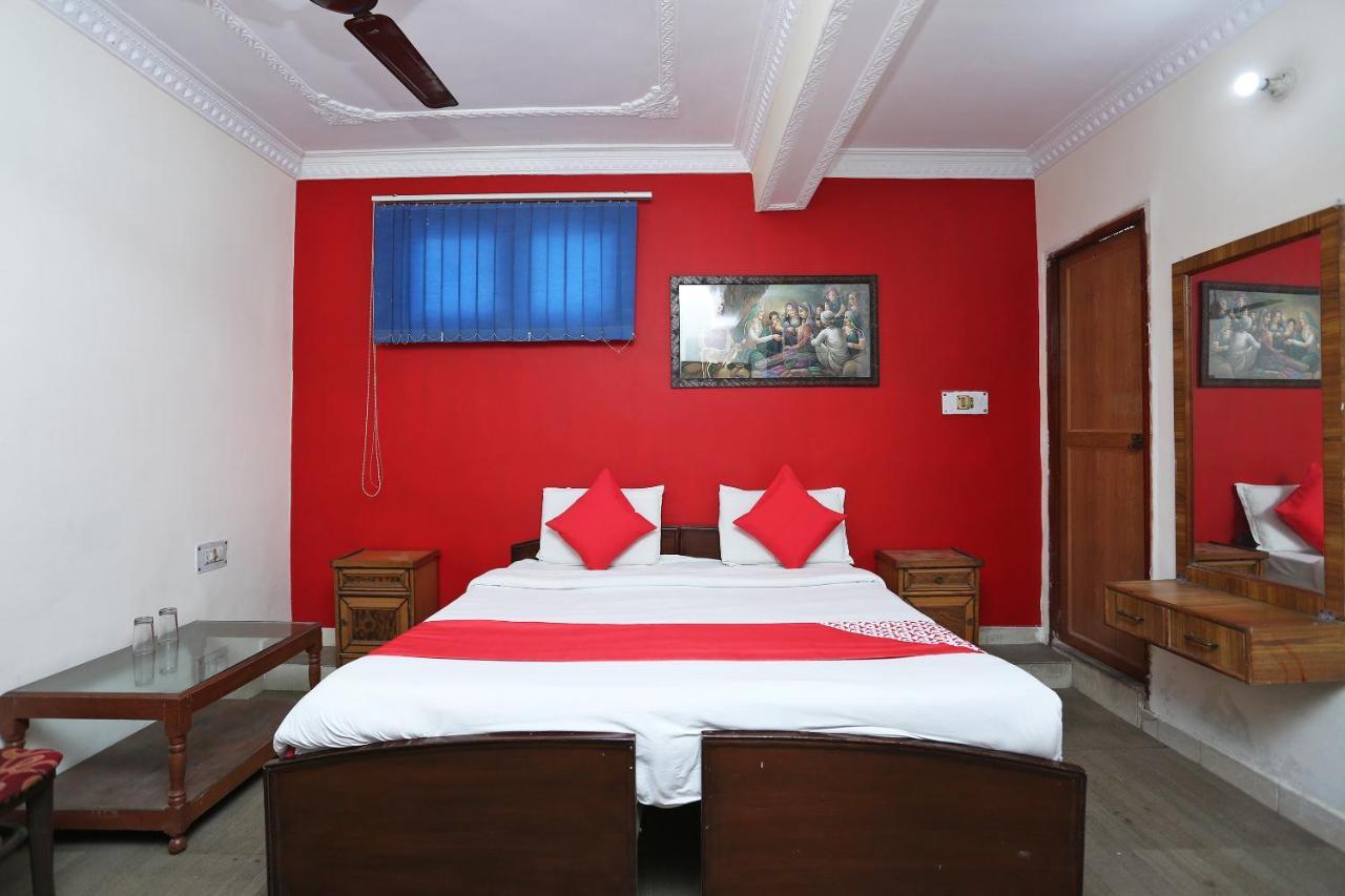 Oyo 39830 Hotel Esquire Mérath Exteriér fotografie
